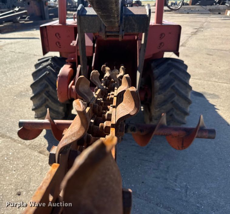 image for item DW6751 1999 Ditch Witch 8020T trencher