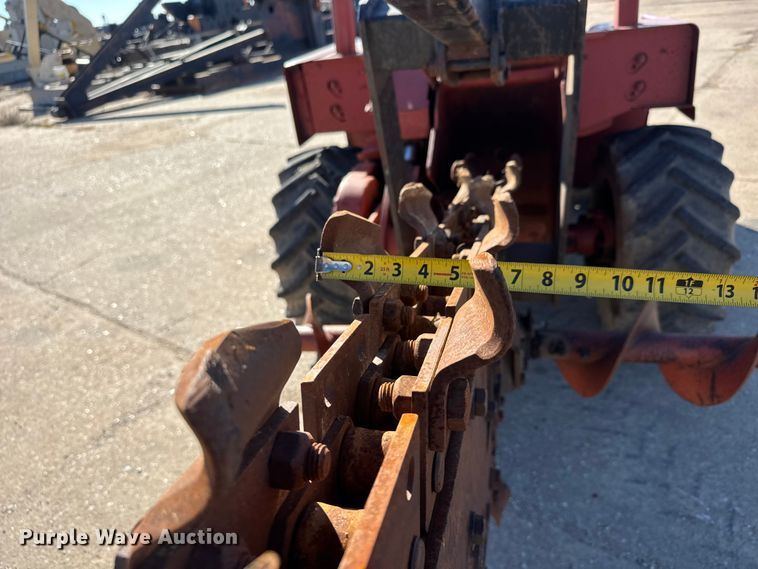 image for item DW6751 1999 Ditch Witch 8020T trencher