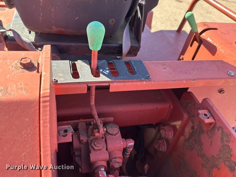 image for item DW6751 1999 Ditch Witch 8020T trencher