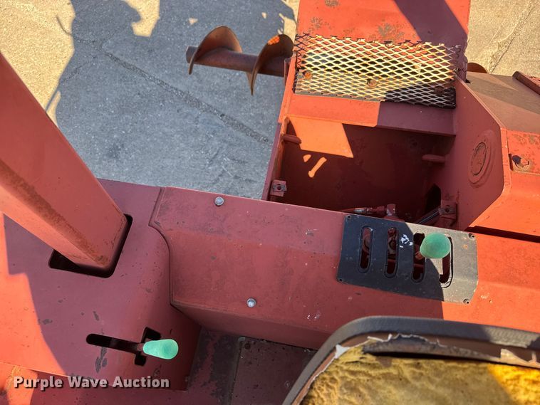 image for item DW6751 1999 Ditch Witch 8020T trencher