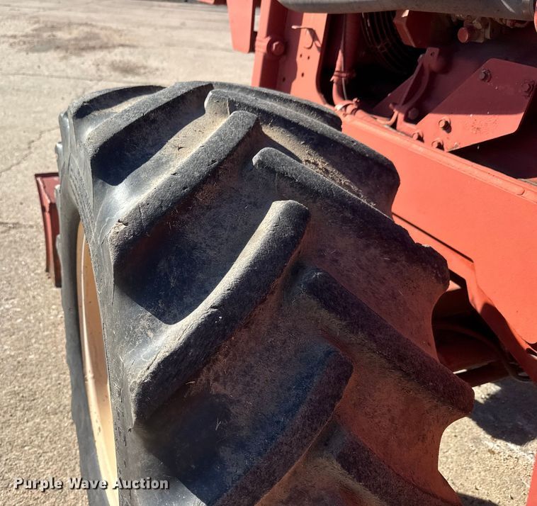 image for item DW6751 1999 Ditch Witch 8020T trencher