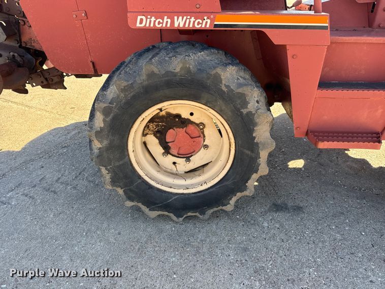 image for item DW6751 1999 Ditch Witch 8020T trencher