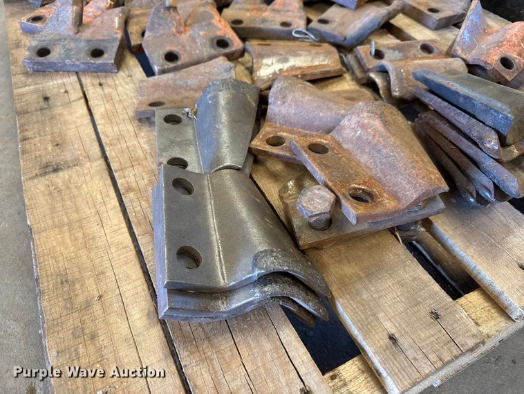 image for item DW6751 1999 Ditch Witch 8020T trencher