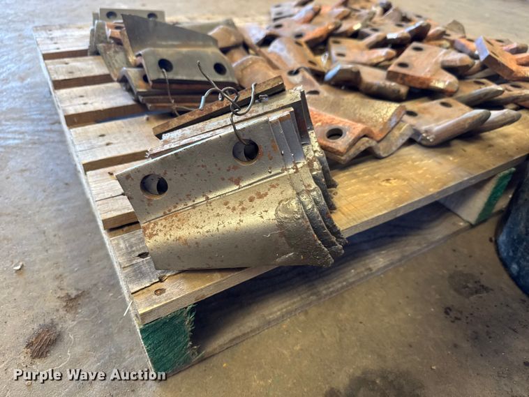 image for item DW6751 1999 Ditch Witch 8020T trencher