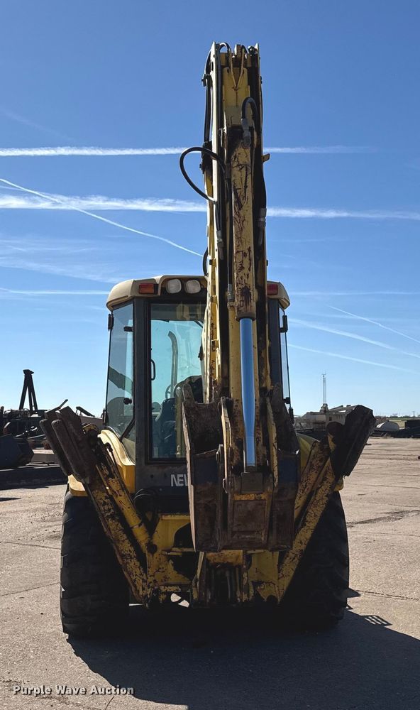 image for item DW6754 2004 New Holland LB90B backhoe