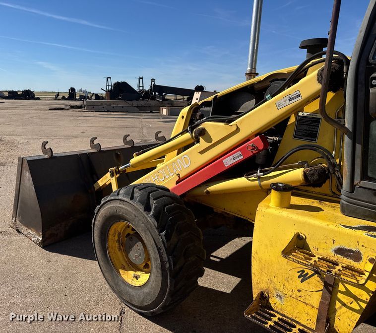 image for item DW6754 2004 New Holland LB90B backhoe