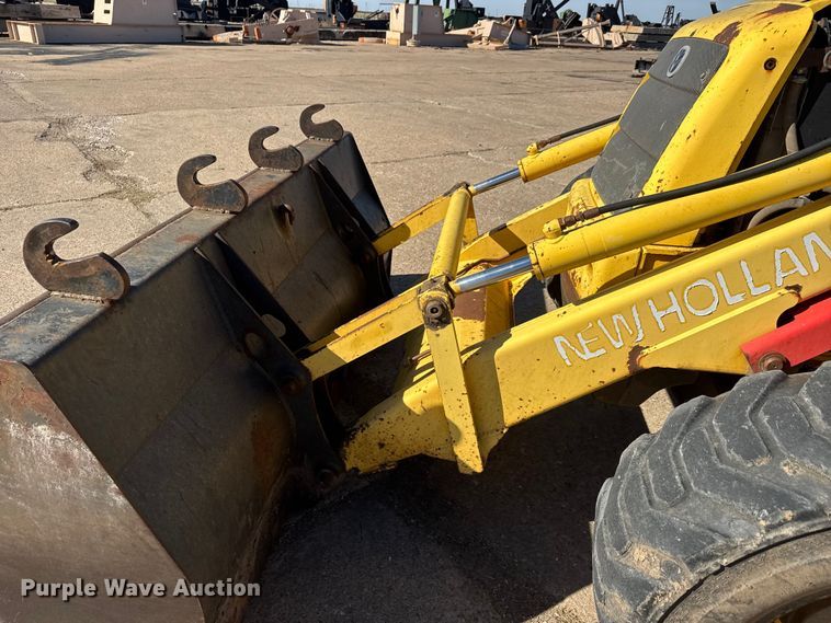 image for item DW6754 2004 New Holland LB90B backhoe