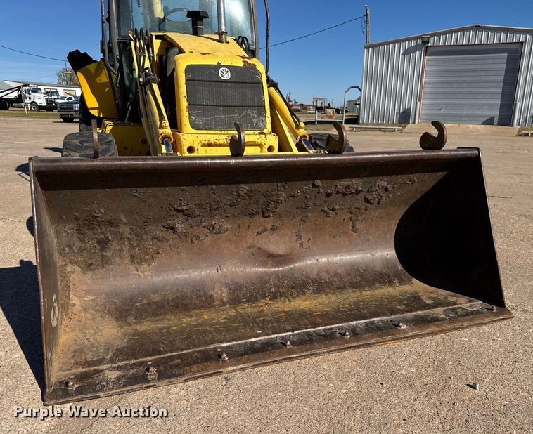 image for item DW6754 2004 New Holland LB90B backhoe