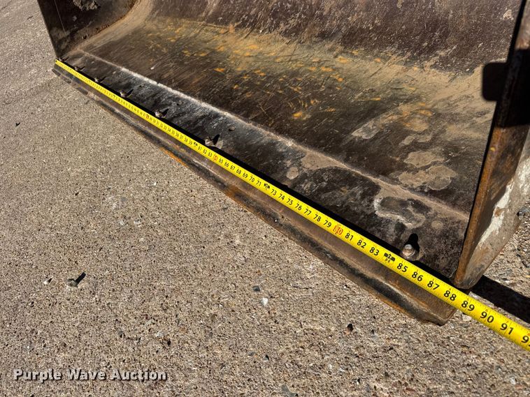 image for item DW6754 2004 New Holland LB90B backhoe