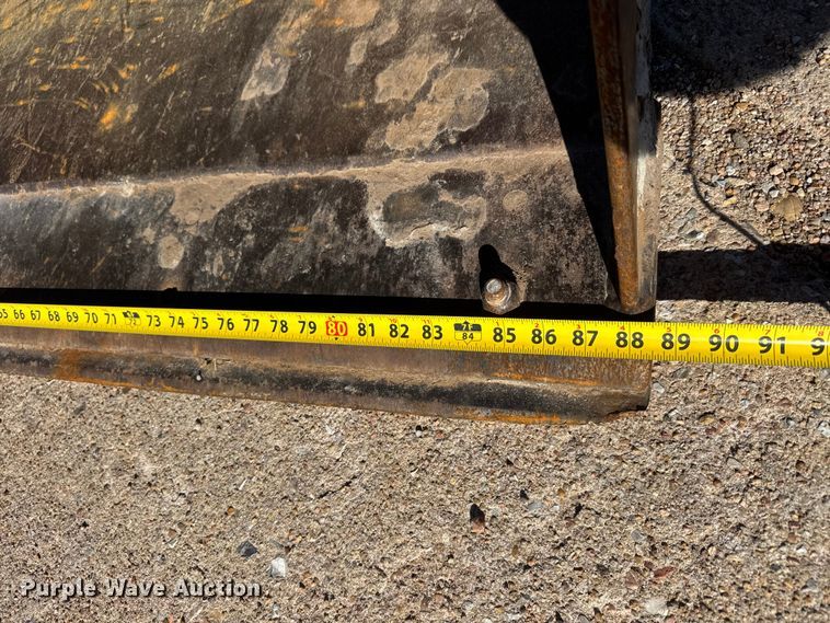 image for item DW6754 2004 New Holland LB90B backhoe