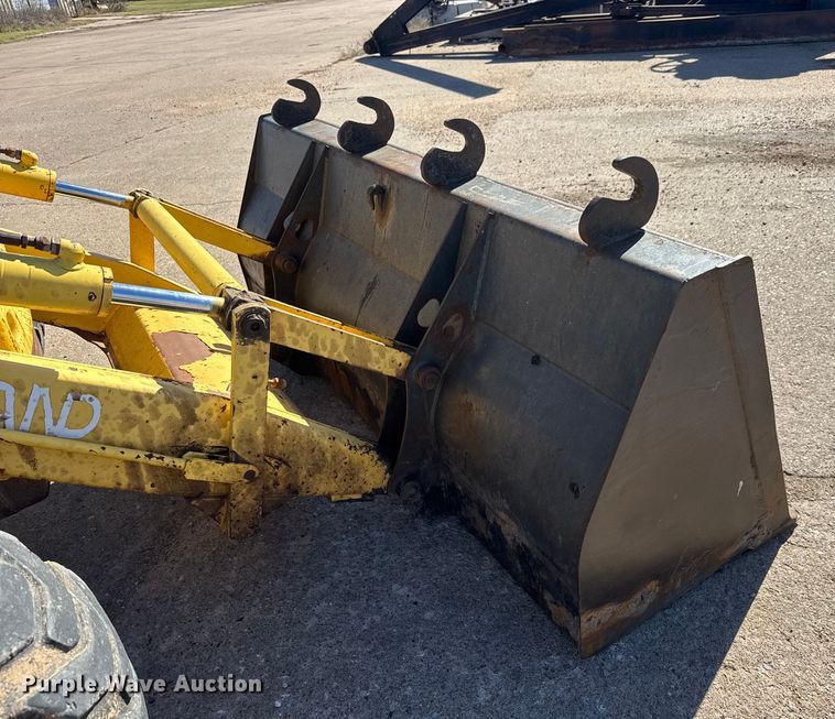 image for item DW6754 2004 New Holland LB90B backhoe