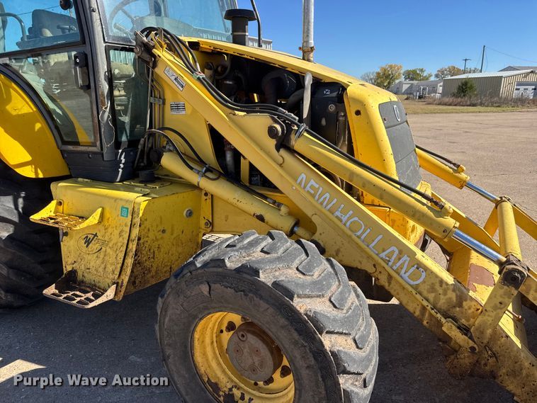 image for item DW6754 2004 New Holland LB90B backhoe
