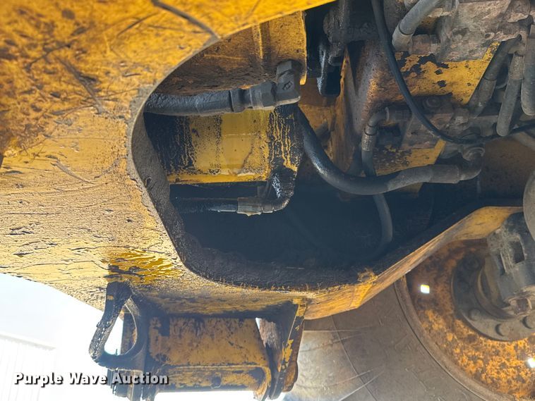 image for item DW6754 2004 New Holland LB90B backhoe