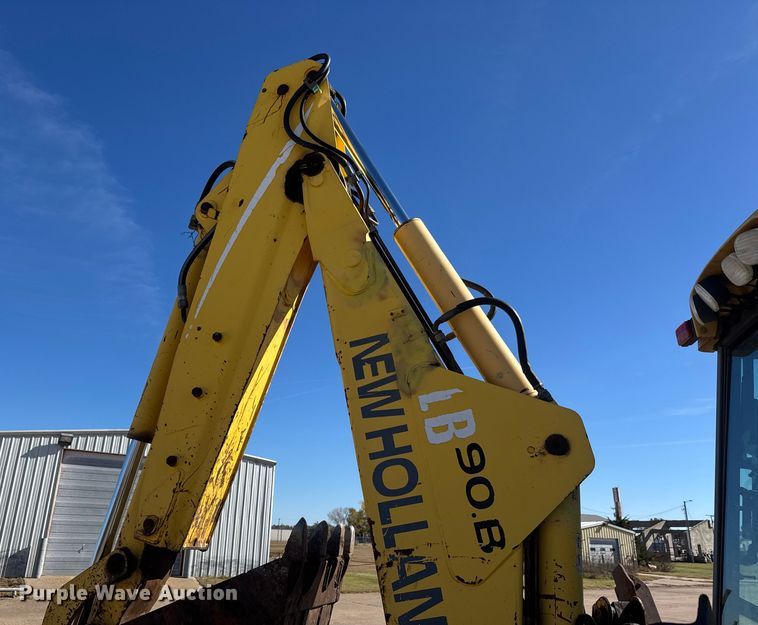 image for item DW6754 2004 New Holland LB90B backhoe