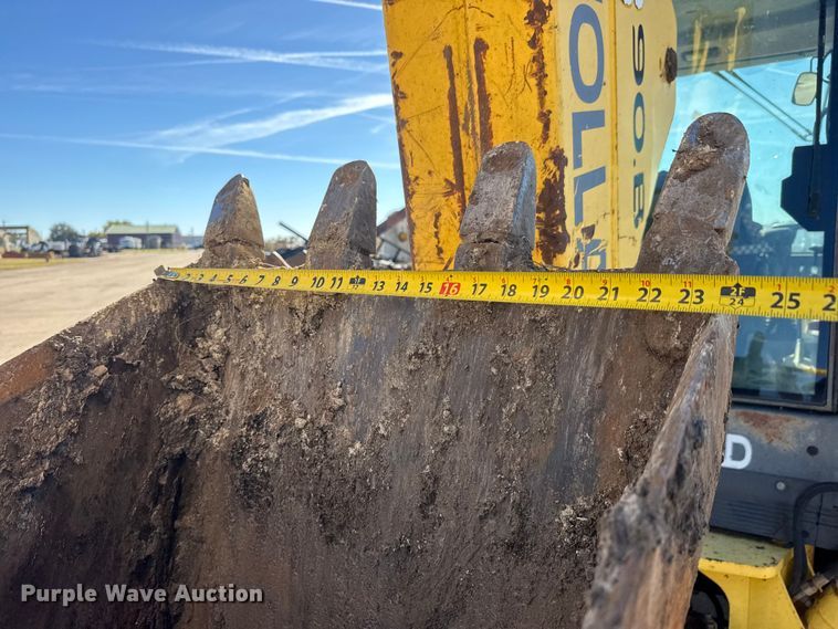 image for item DW6754 2004 New Holland LB90B backhoe