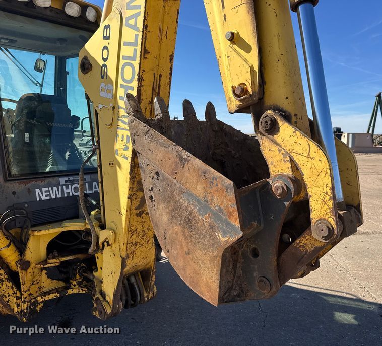 image for item DW6754 2004 New Holland LB90B backhoe