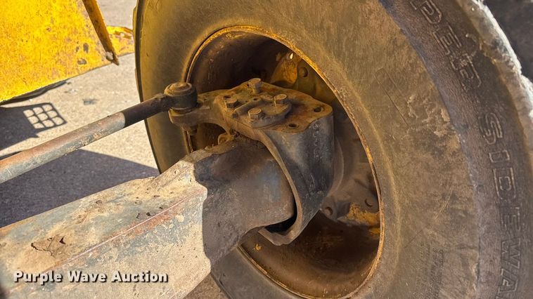 image for item DW6754 2004 New Holland LB90B backhoe