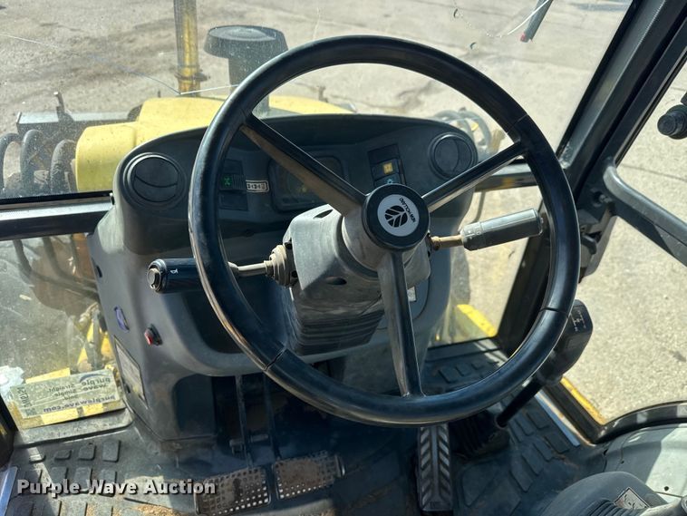 image for item DW6754 2004 New Holland LB90B backhoe