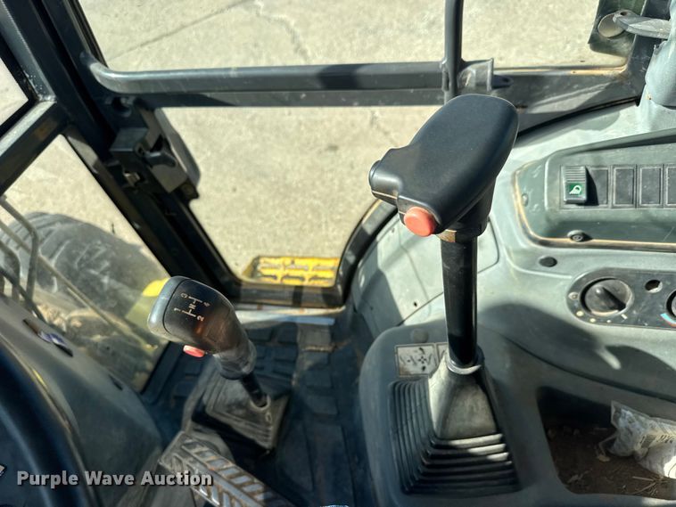 image for item DW6754 2004 New Holland LB90B backhoe