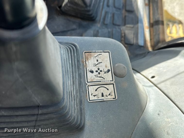 image for item DW6754 2004 New Holland LB90B backhoe