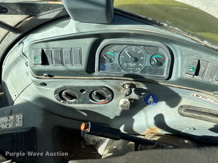 image for item DW6754 2004 New Holland LB90B backhoe