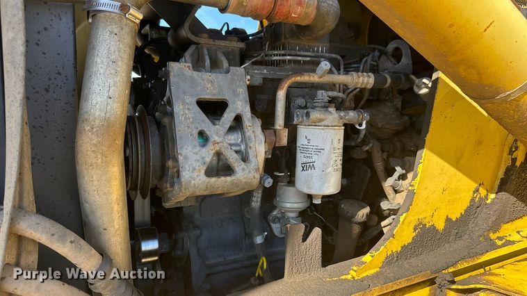 image for item DW6754 2004 New Holland LB90B backhoe