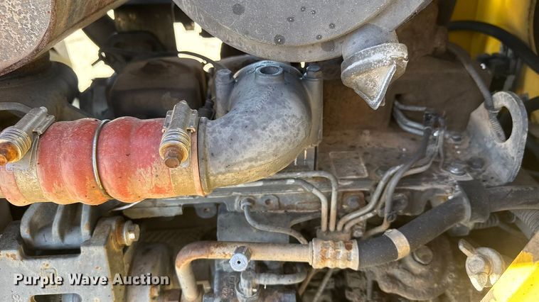 image for item DW6754 2004 New Holland LB90B backhoe