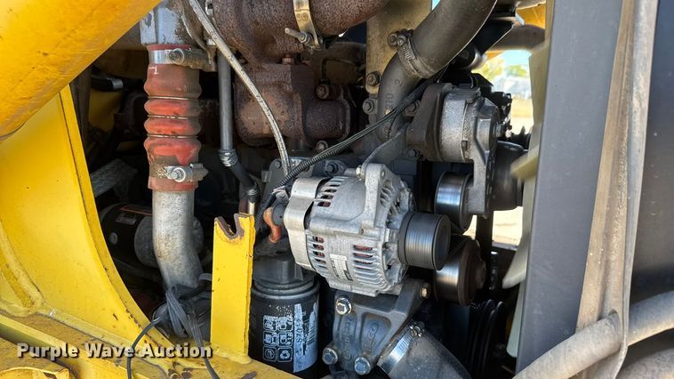 image for item DW6754 2004 New Holland LB90B backhoe