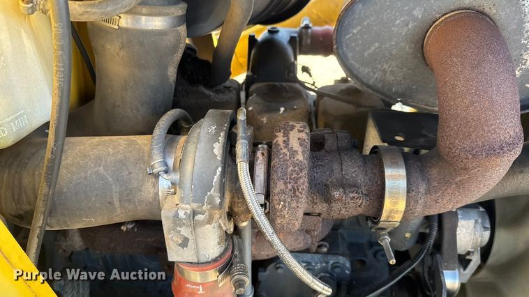 image for item DW6754 2004 New Holland LB90B backhoe