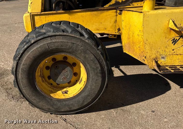 image for item DW6754 2004 New Holland LB90B backhoe