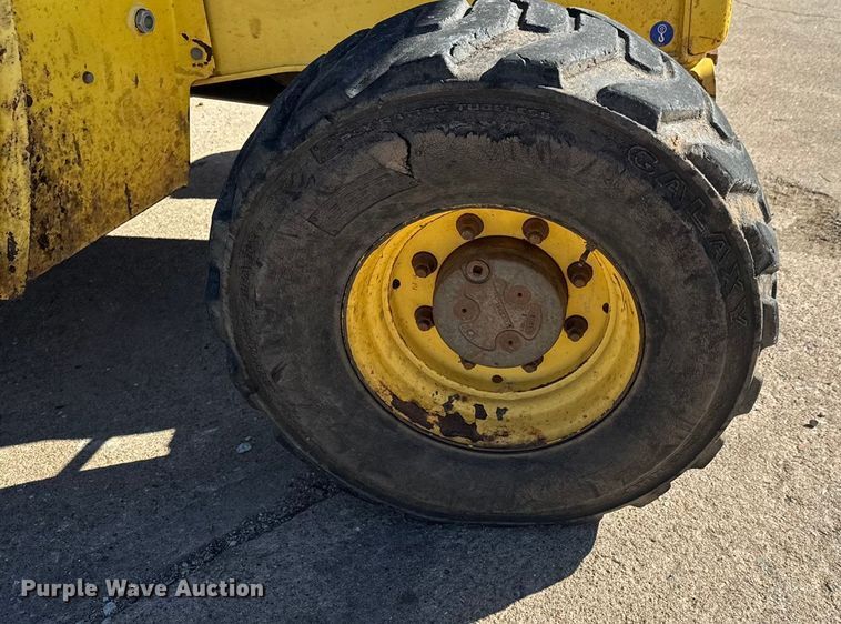 image for item DW6754 2004 New Holland LB90B backhoe