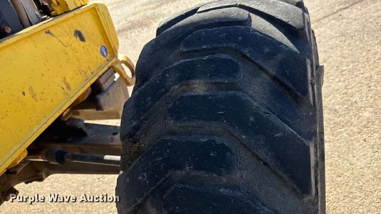 image for item DW6754 2004 New Holland LB90B backhoe