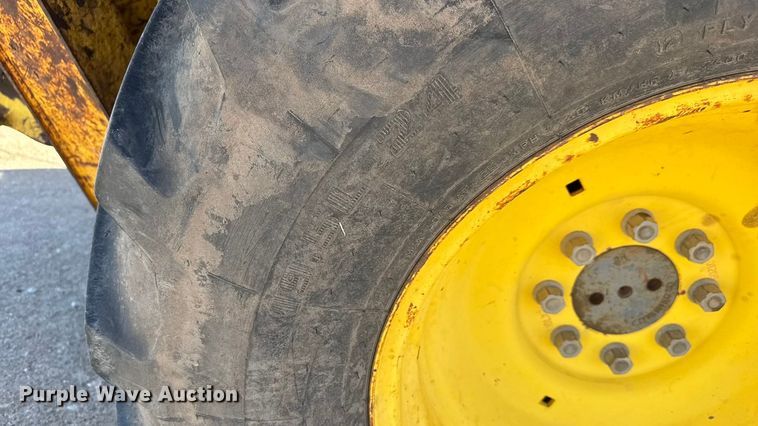 image for item DW6754 2004 New Holland LB90B backhoe