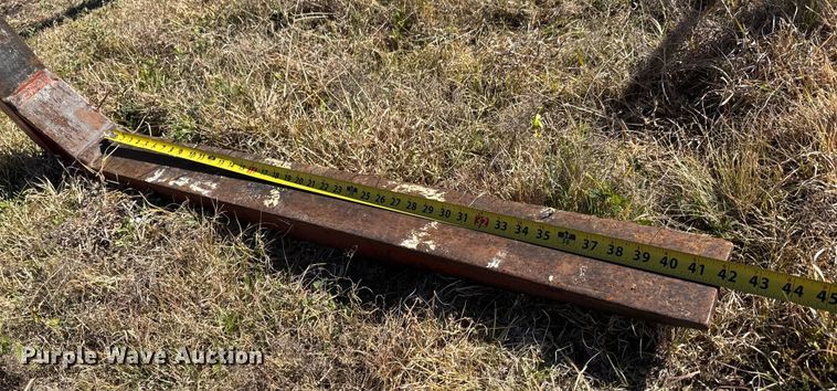 image for item DW6754 2004 New Holland LB90B backhoe