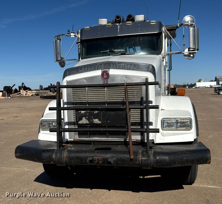 image for item DW6755 2001 Kenworth T800 winch truck