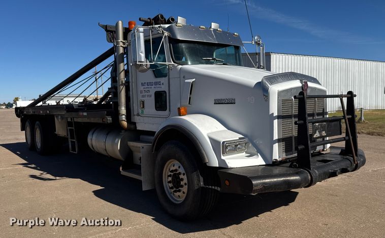 image for item DW6755 2001 Kenworth T800 winch truck