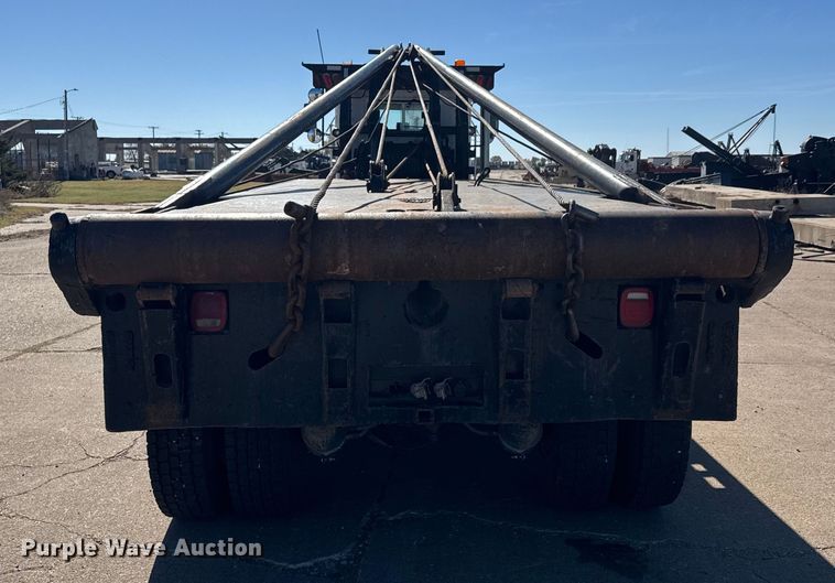 image for item DW6755 2001 Kenworth T800 winch truck