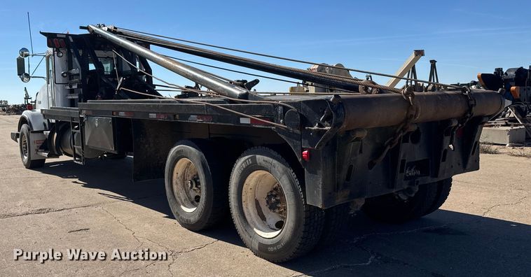 image for item DW6755 2001 Kenworth T800 winch truck