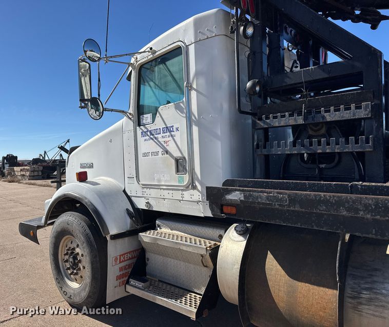 image for item DW6755 2001 Kenworth T800 winch truck