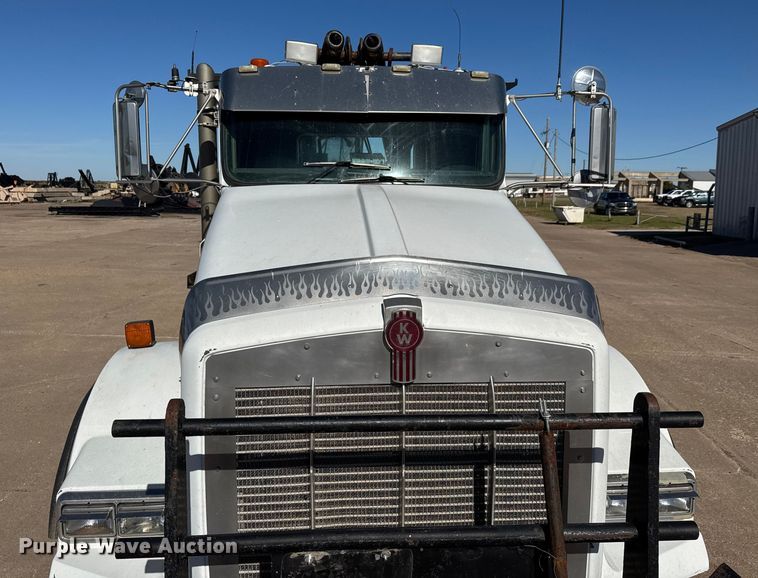 image for item DW6755 2001 Kenworth T800 winch truck