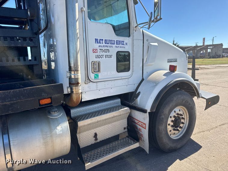 image for item DW6755 2001 Kenworth T800 winch truck