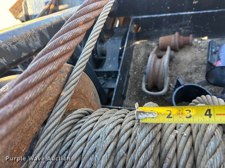 image for item DW6755 2001 Kenworth T800 winch truck