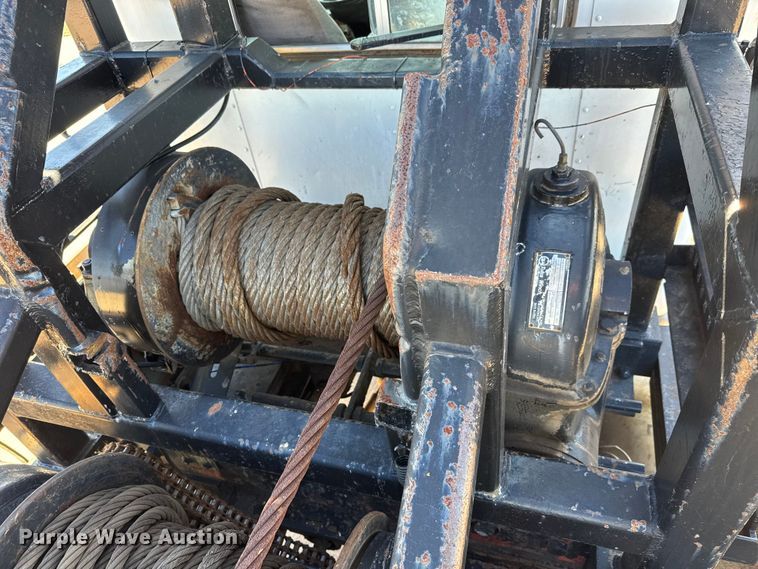 image for item DW6755 2001 Kenworth T800 winch truck