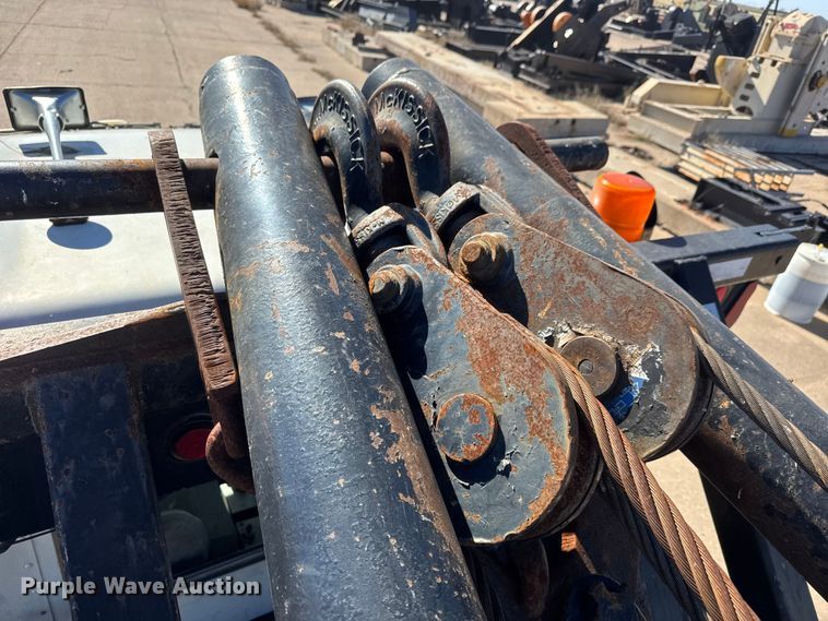 image for item DW6755 2001 Kenworth T800 winch truck