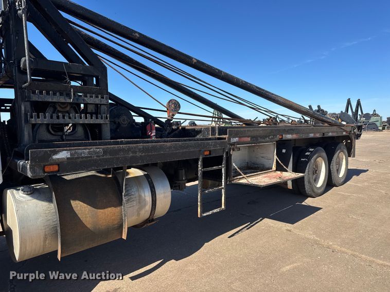 image for item DW6755 2001 Kenworth T800 winch truck