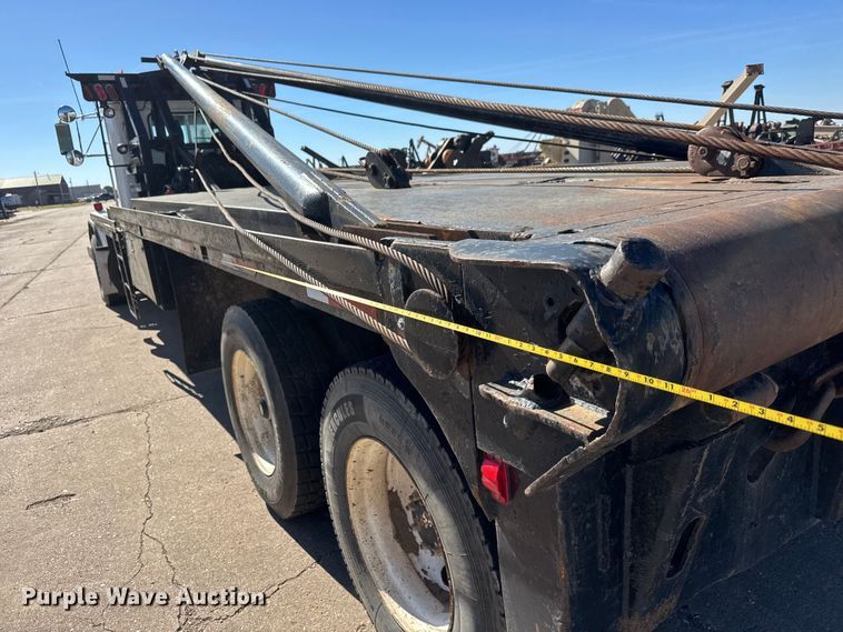 image for item DW6755 2001 Kenworth T800 winch truck