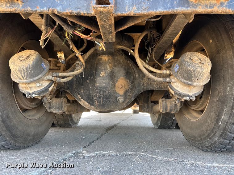 image for item DW6755 2001 Kenworth T800 winch truck