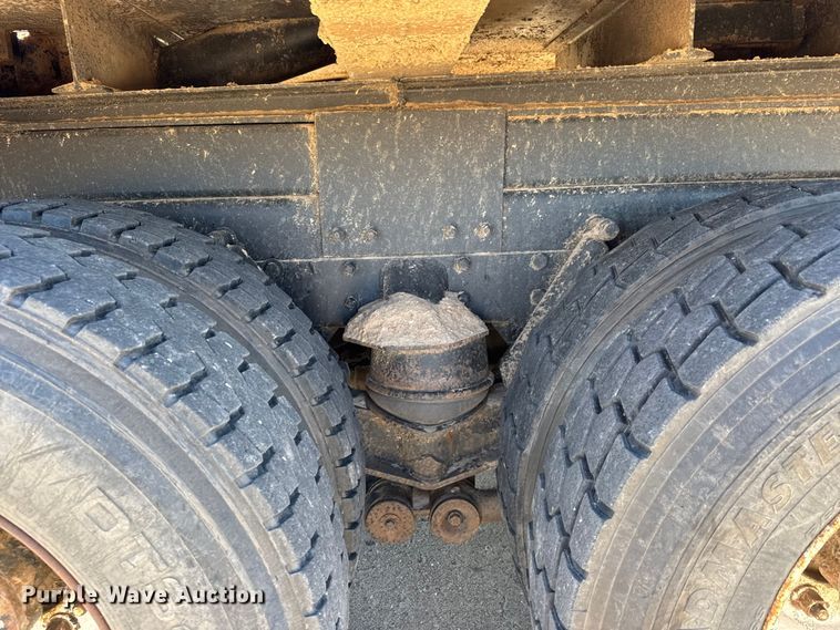 image for item DW6755 2001 Kenworth T800 winch truck