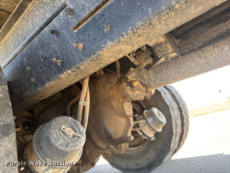 image for item DW6755 2001 Kenworth T800 winch truck