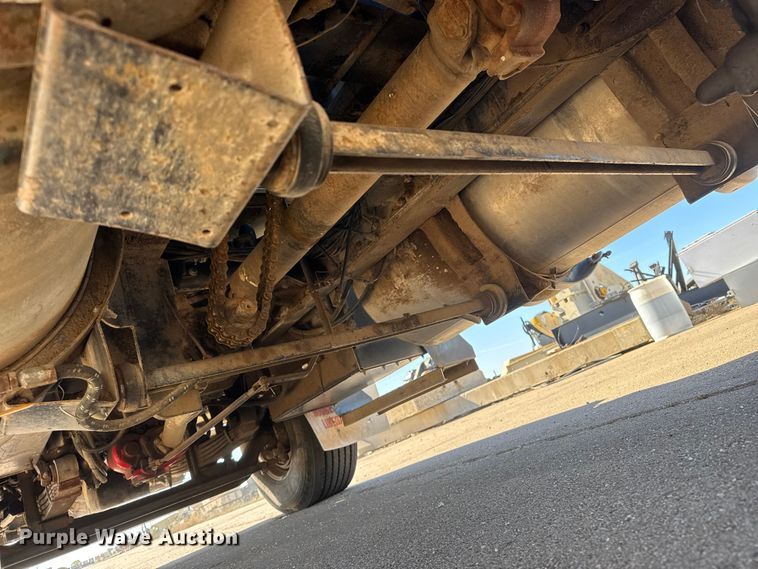 image for item DW6755 2001 Kenworth T800 winch truck